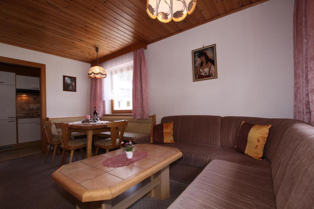 Landhaus Tschafein กัลเทือร์ ภายนอก รูปภาพ